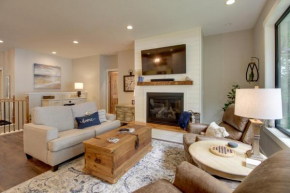 Kayaks and Dock Lakefront Retreat in Alexandria